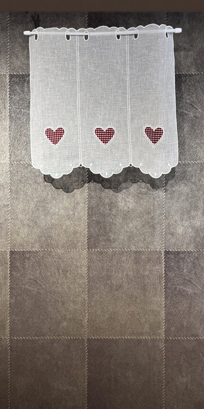 Brise-bise cœur vichy rouge, hauteur 45 cm — voilage brodé fabriqué en France