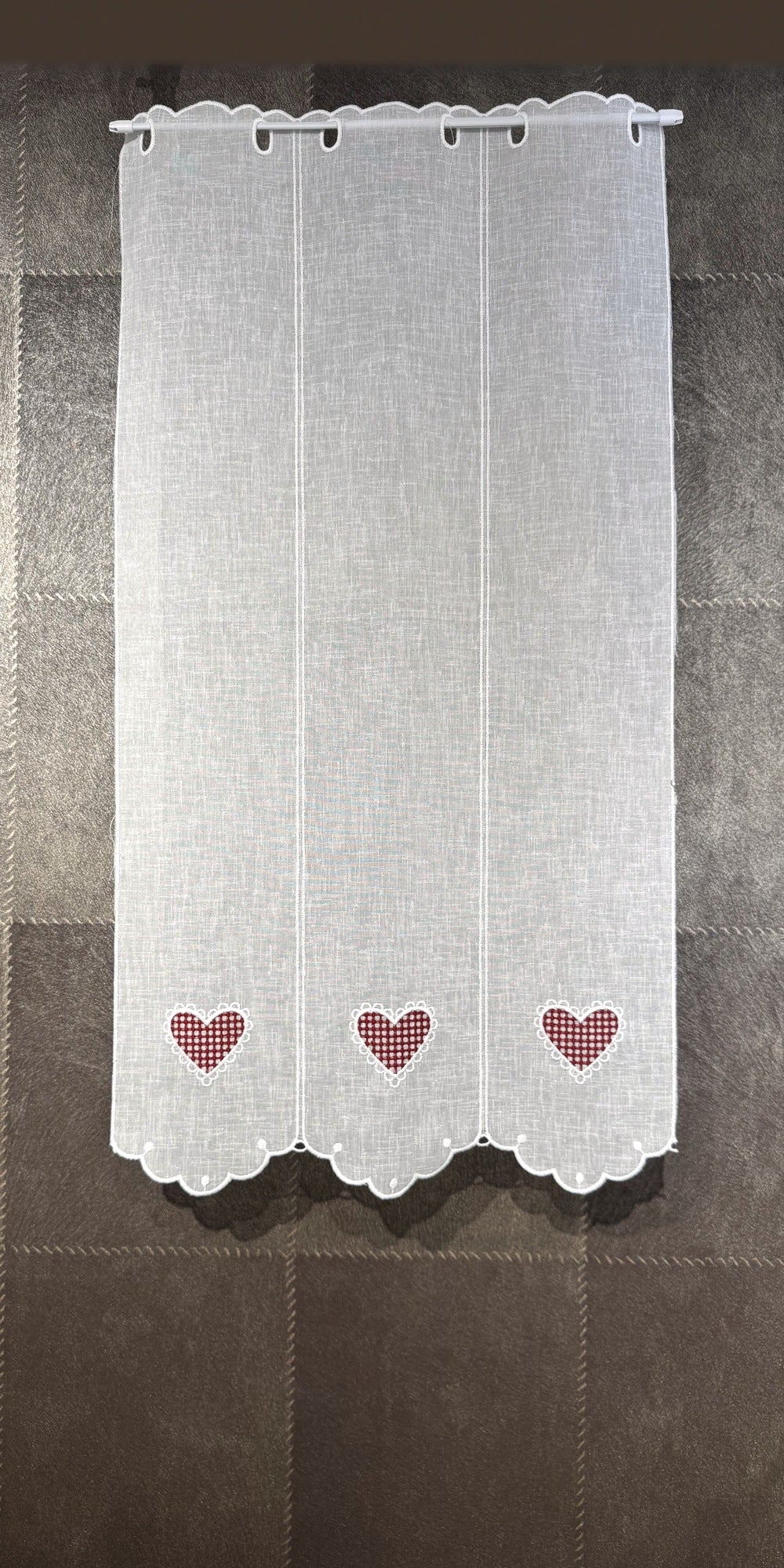 Brise-bise cœur vichy rouge, hauteur 90 cm — voilage brodé fabriqué en France