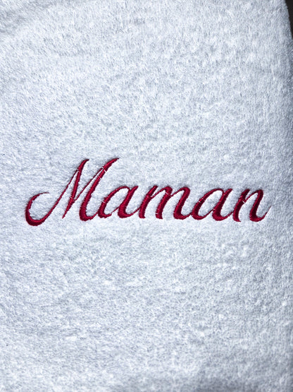 Serviette brodée Ma vie — broderie rouge sur fond blanc