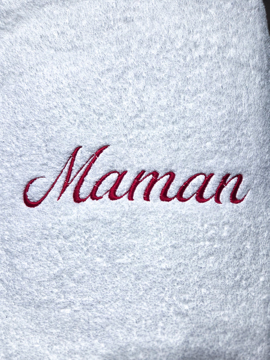 Serviette brodée Ma vie — broderie rouge sur fond blanc