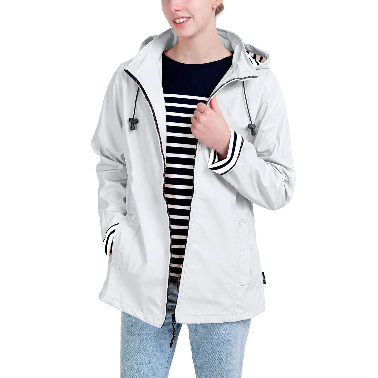 Ciré breton femme blanc ERQUY porté, doublure rayée visible aux manches