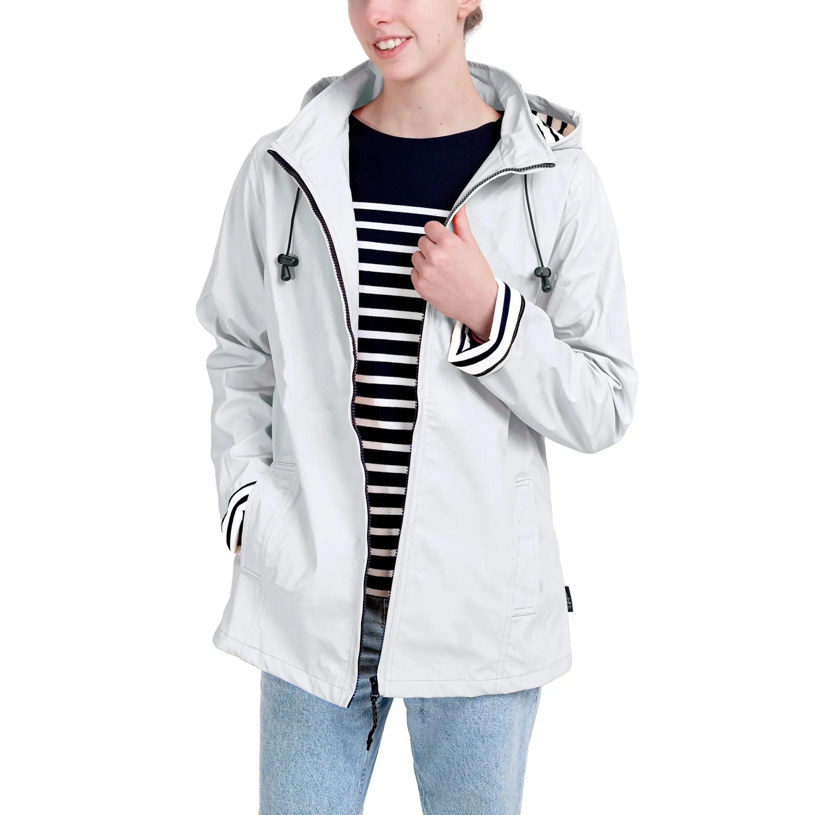 Ciré breton femme blanc ERQUY porté, doublure rayée visible aux manches